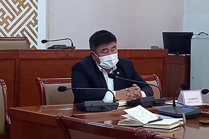 С.Батжаргал: Цэцэрлэгт хүрээлэнгийн Энхбат дарга байна уу. Шарилжнаасаа салах болоогүй юм уу?