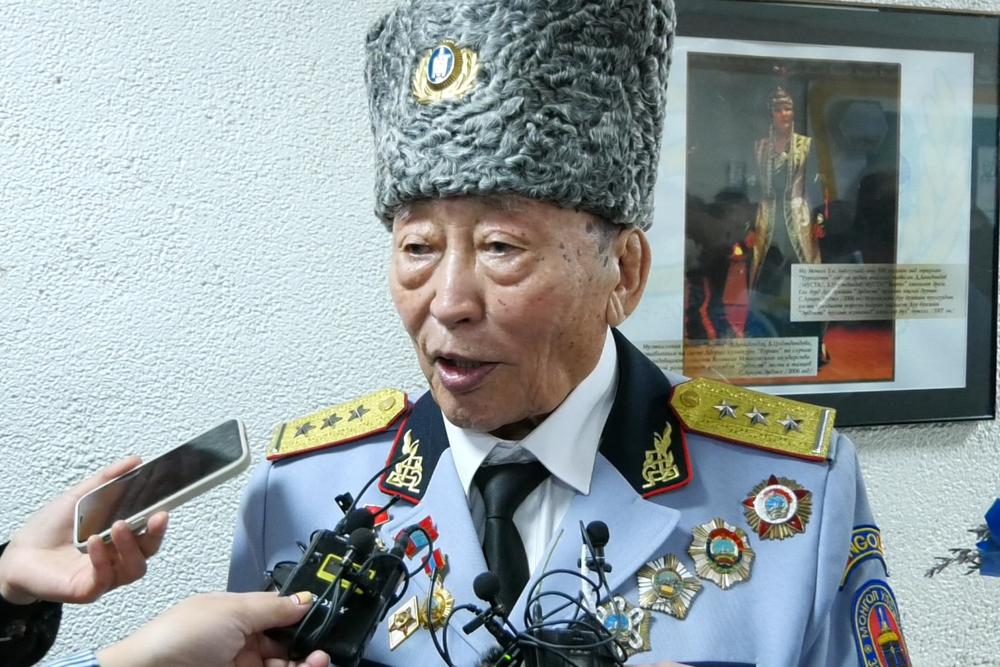 ЭРДЭНЭТ ХОТЫН АХМАД ХУРАНДАА Д.РЭНЦЭННАЦАГ МУ-ЫН ГАВЪЯАТ ХУУЛЬЧ ЦОЛ ТЭМДЭГ ХҮРТЛЭЭ