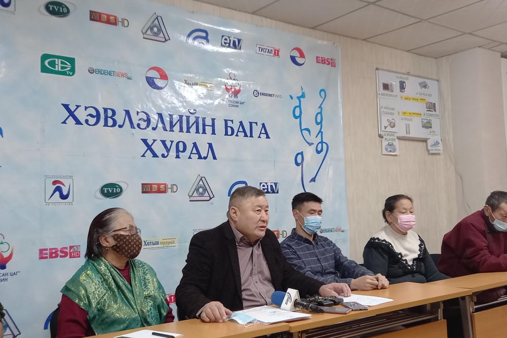 Баянбулагийн иргэд Баян-Өндөрийн Б.Баасансүрэнг шүүхэд өгчээ