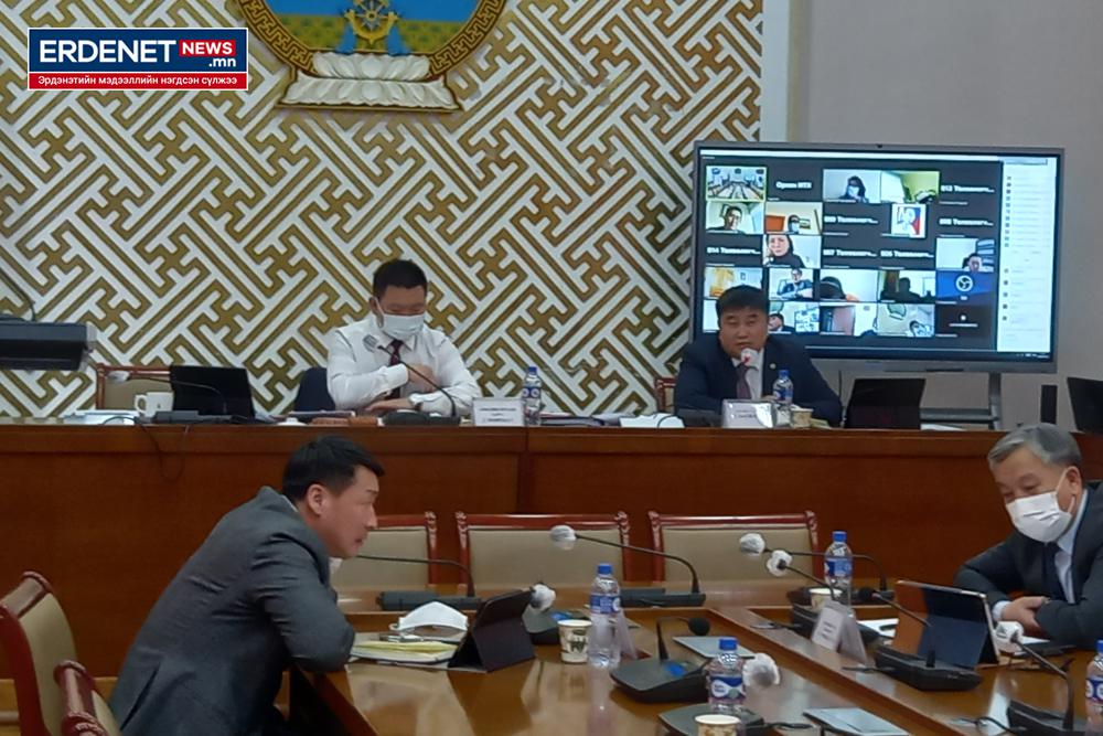 Юу болоод өнгөрөв өө, аймгийн ИТХ-ын орчимд...