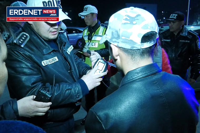 1.81 бүхэл согтолтын зэрэгтэй гарчихаад “Би багахан л уусан шүү дээ” гэх эмэгтэй жолооч байна