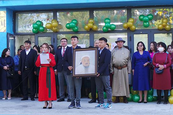 Лаборатори VIII сургууль эзэн Чингис хааны эш хөргийг заллаа