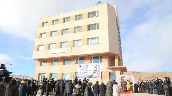 45 жилийн дараа бараакан байшингийн суурин дээр 6 давхар барилга сүндэрлэлээ