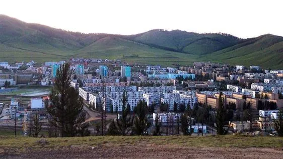 Манай аймагт уурын зуухнаас халаалтаа авдаг хоёр сургууль, нэг цэцэрлэг байна