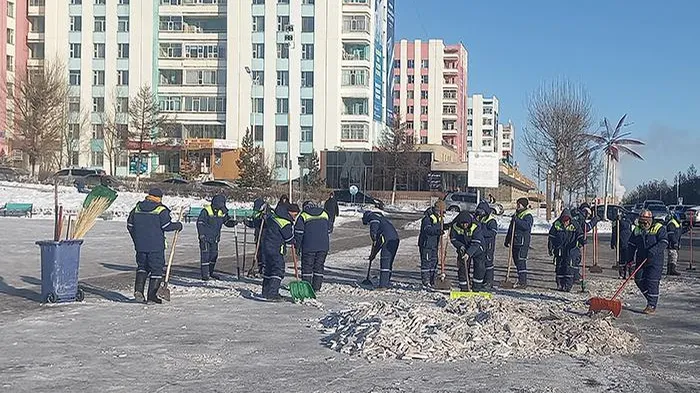 Амарын талбайн цасыг заавал Хот тохижуулахынхан цэвэрлэх ёстой юм уу
