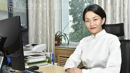 Э.БҮЖИДМАА: Долдугаар сарын турш хүн бүр дээлээр гоёосой