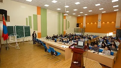 “Эрдэнэт цогцолбор” дээд сургуульд элсэгч ЭЕШ-д 700-аас дээш оноо авсан бол жилийн сургалтын төлбөрийг 100 хувь хөнгөлнө